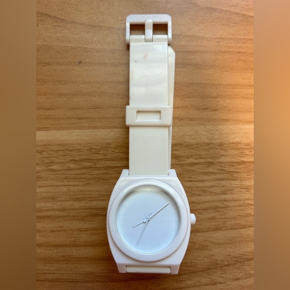 Nixon “The Minimal” White Watch - Picture 2 of 4